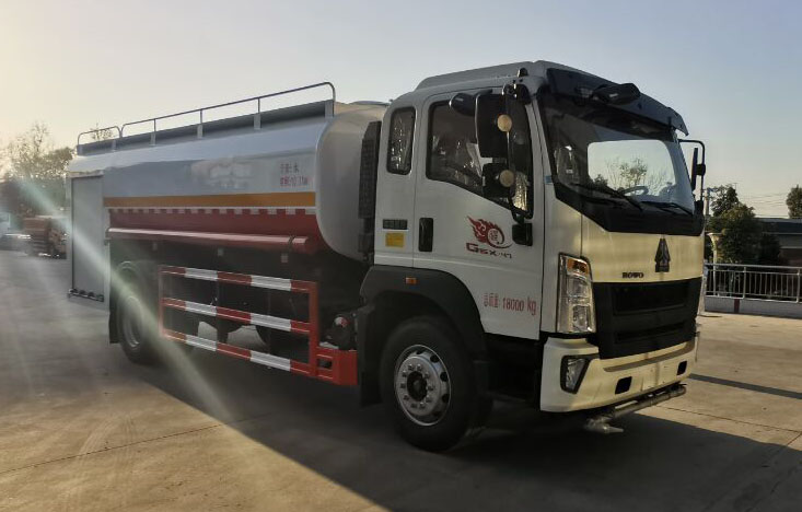 國六重汽豪沃灑水車
